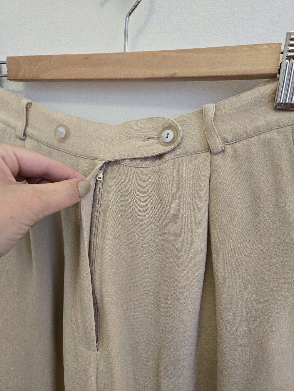 3/$30 Vintage High-Waist Silk Beige Trousers Size S/M - Picture 3 of 11